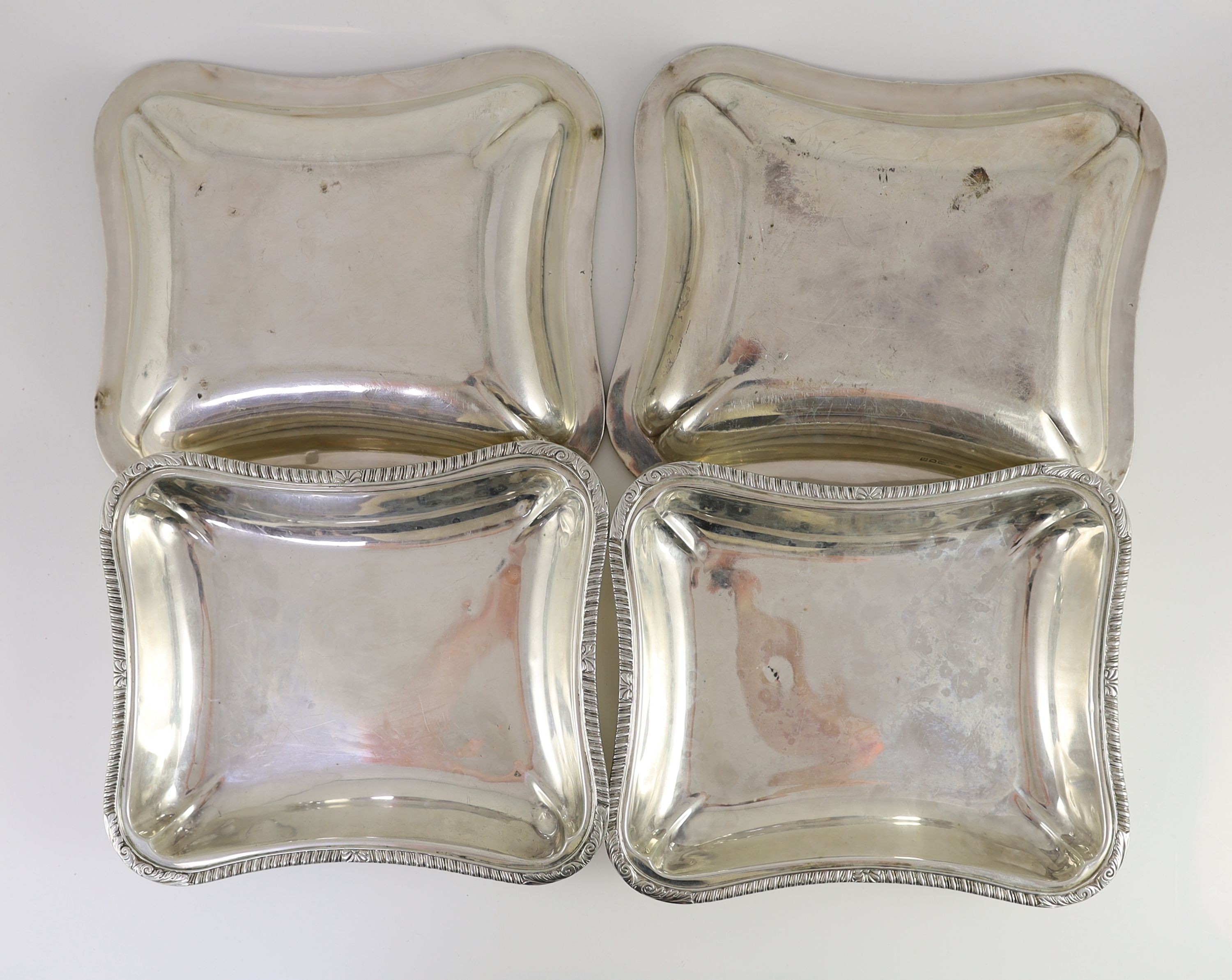 A pair of Edwardian silver tureens and cover with handles, by Daniel & John Welby